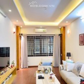 Bán nhà Thái Thịnh, Ngõ thông, ô tô tránh xe máy, DT sử dụng 40m2. Phù hợp để ở -giữ tiền